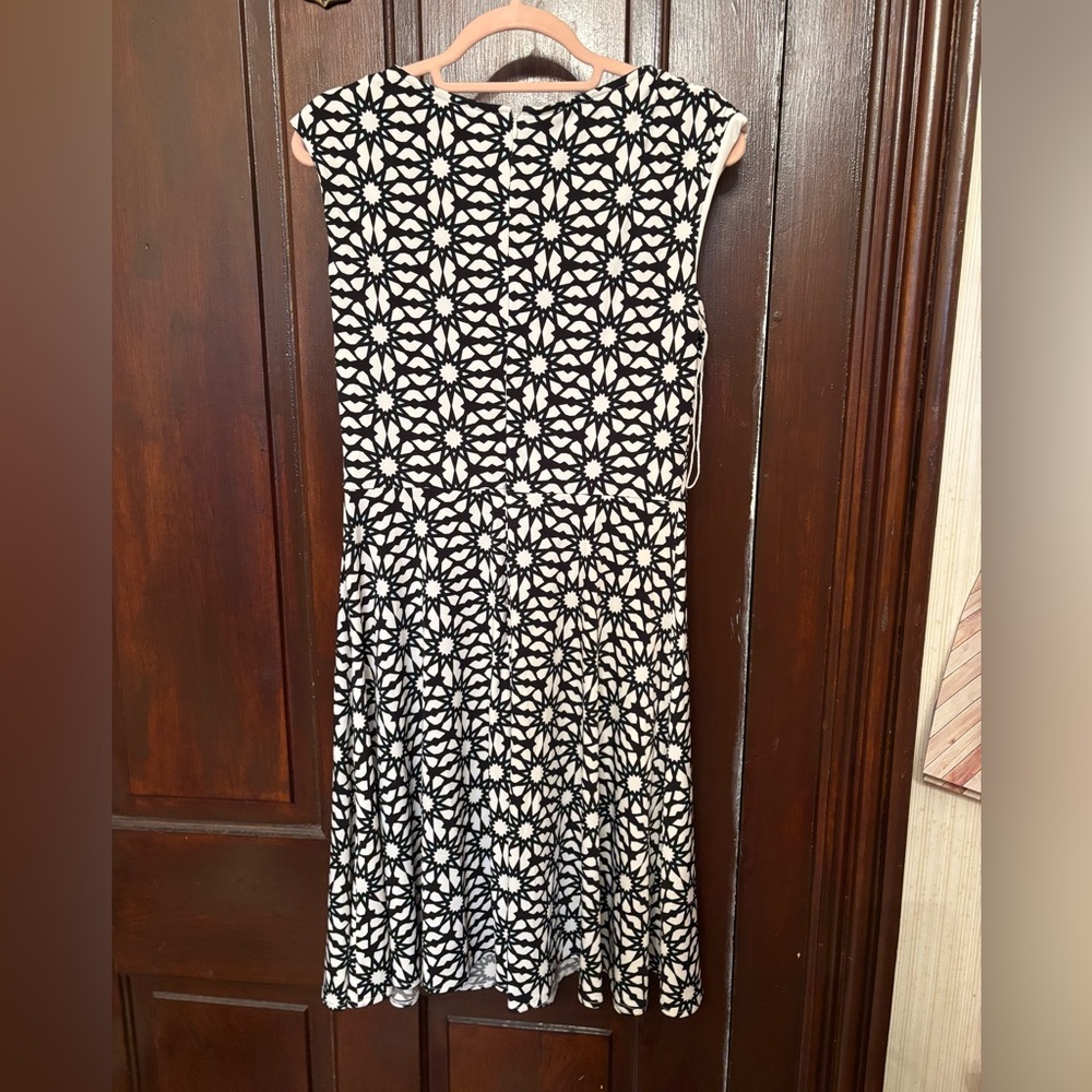 Geometric Pattern Wisp Dress - Picture 3 of 3